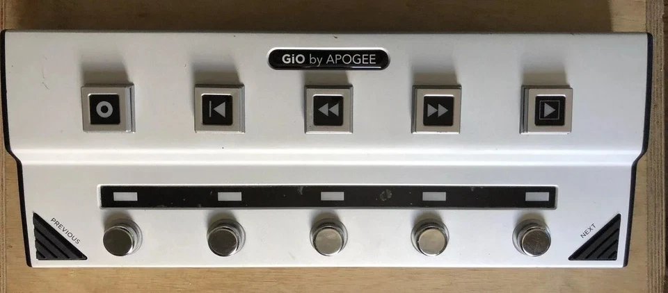 Apogee GiO Gitarren Audio Interface Footswitch - Bild 2 von 4