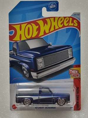Hot wheels  Super Treasure Hunt 83  Chevy Silverado Blau US Long Card Beschädigt