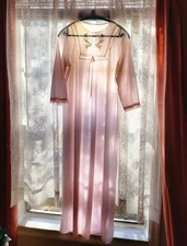 VTG 70s Shadowline Lace Sleeve Nightgown Pink Embroidered Floral Lace Yoke #2545