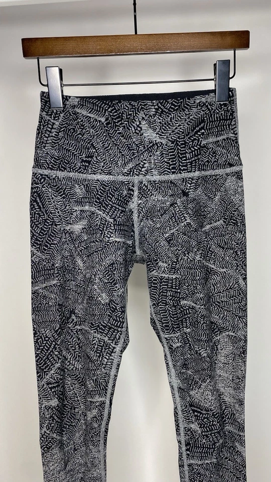 Beyond Yoga Women's Medium High Waisted Print 7/8 Yoga Leggings Black USA Made - Image 2 of 4