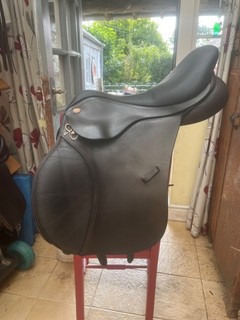 Kent & Masters K&M 17" Adjustable JU Jump Saddle Brown