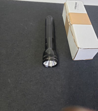 Maglite Heavy-Duty Incandescent Flashlight 2 Cell D Battery Flashlight in Black