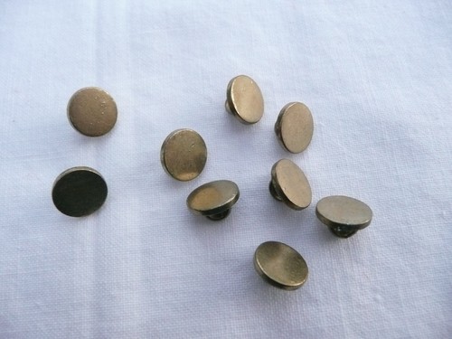Lot De 9 Boutons Vintage Métal Doré Noirci | Hauteur 1.8 Cm | Pied Haut | Réf 2884 | Occasion