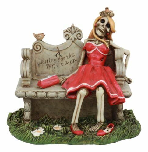 Waiting For The Perfect Man Figur Abschlussball Königin Skelett Friedhof Daydream - Bild 3 von 8