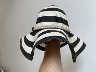 Vince Camuto Wide Brim Womens Floppy Sun Hat Black & White  display picture 1