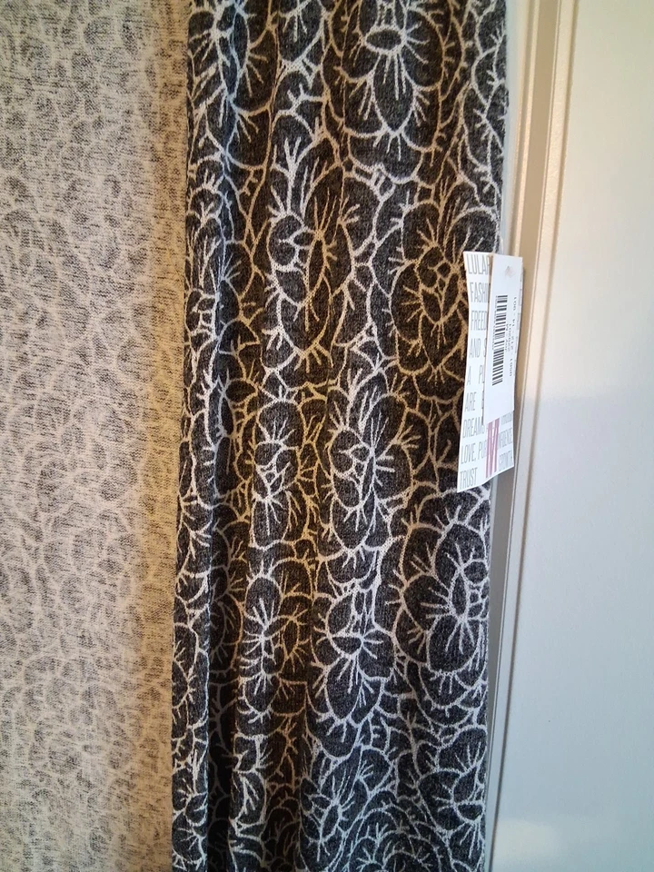 LuLaRoe Women's Joy Size Medium - Image 2 of 3