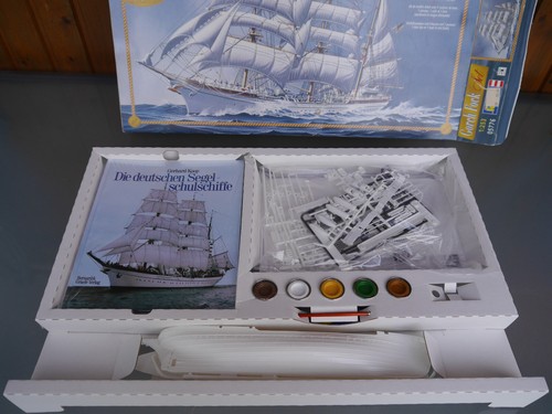 Revell 05776  Gorch Fock Set mit Buch Segelschiff 1:253 Schiff Bausatz Ship Kit - Picture 4 of 6
