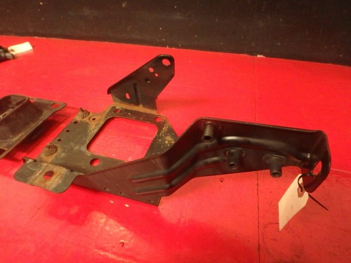 03-05 FORD FOCUS BATTERY STAND TRAY TREY HOLDER BRACKET TIE DOWN MOUNT ASSEMBLY - Picture 2 of 5