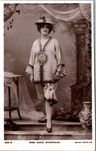 MARIE STUDHOLME: BEAUTIFUL STAGE ACTRESS : FASHION - Picture 1 of 2