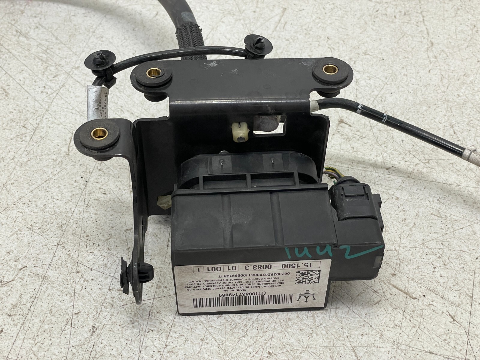 2017 2018 Maserati Levante Air Ride Suspension Solenoid Valve Block 1442 OEM