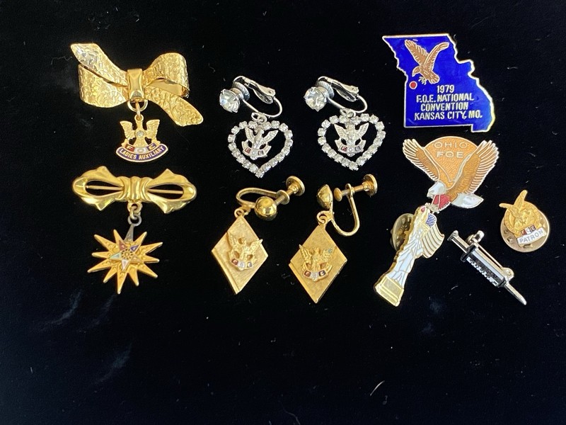 Group Lot Vintage Antique Enamelled Fraternal Pinbacks Badges Earrings Medal