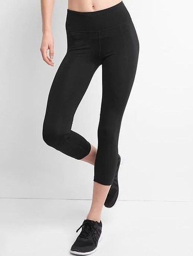 GapFit GFast Mid Rise Capris in Sculpt 