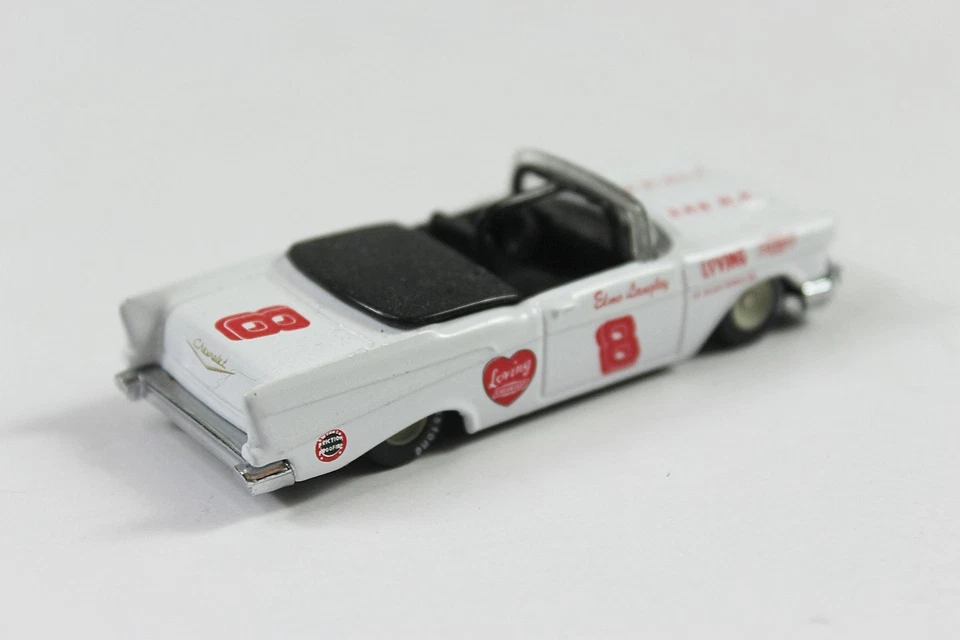 Coche de carreras diecast vintage RCCA Inc blanco Chevrolet 1957 convertible 1:64 Foto 2 de 4
