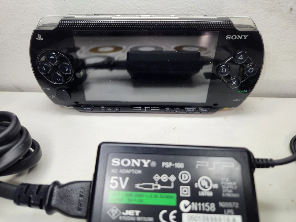 Sony PSP-1001 Console Bundle 8 Games Charger Memory Stick Works Great - Image 3 of 4