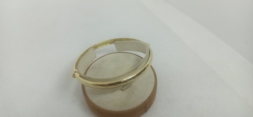 Bracciale Ovale rigido alla schiava oro giallo 18 kt lucido con incisioni donna - Foto 3 di 17