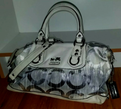 【本日限定★アメリカ製】VINTAGE COACH HAND BAG 5296 Coach 13585 Pearl Silver Blue Multi Op Art Sabrina Satchel