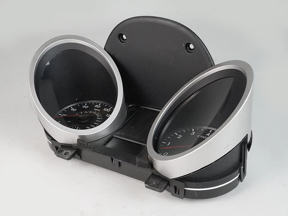 2009 - 2010 Hyundai Genesis Coupe 6 cilindros 3.8L no instrumento cluster velocímetro - Imagem 4 de 4