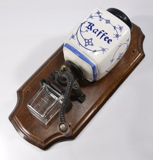 hübsche WANDKAFFEEMÜHLE mit indisch Blau Dekor vintage Retro Küche Deko Holz