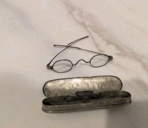 CIVIL WAR BRASS GLASSES SLIDING TEMPLES  1860's  LGREAT CONDITION IN TIN CASE