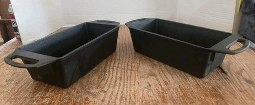 2 Vintage Lodge 4Lp Cast Iron Bread Loaf Pans 4.5 x 8.25 Baking Pan Made in USA