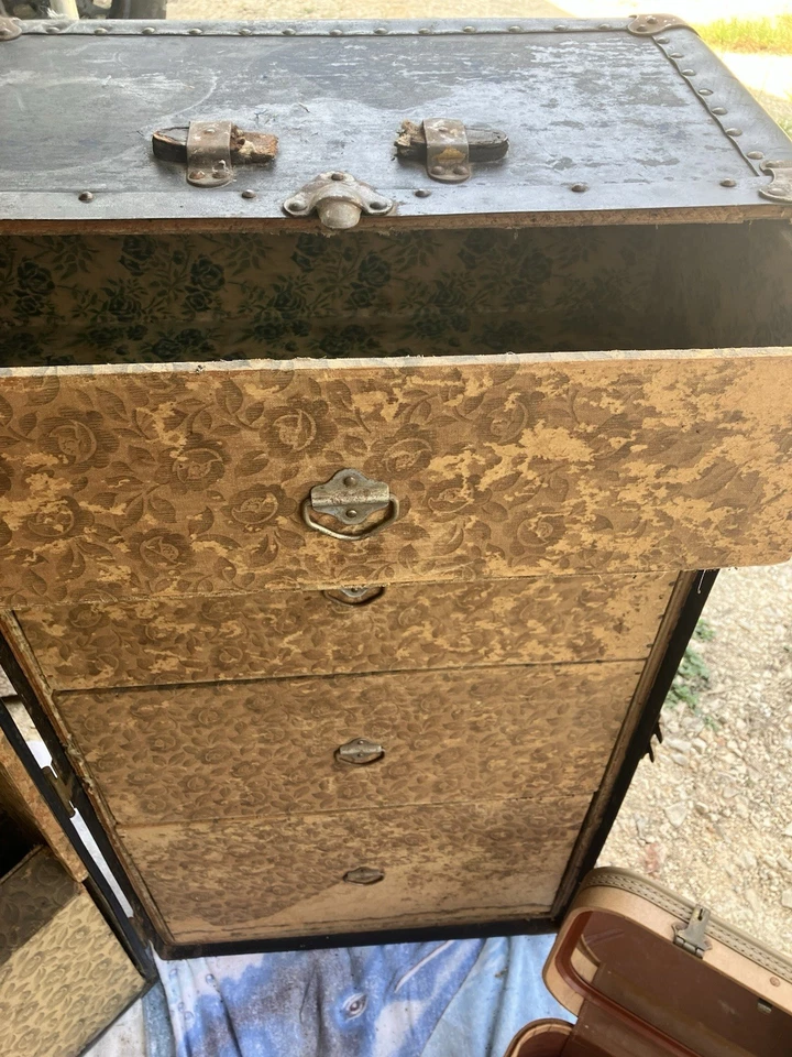 1800's VINTAGE STEAMER SUITCASE - Image 4 of 4