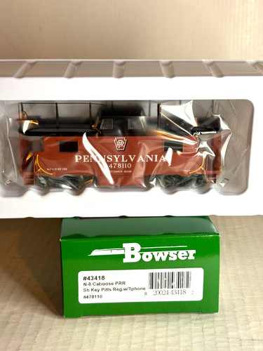 BOWSER #43418 P.R.R. N-8 Caboose #478110 con antena de teléfono de tren H.O. 1:87 | Zustand: New