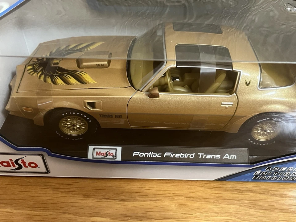 PONTIAC FIREBIRD TRANS AM GOLD 1/18 DIECAST MODEL CAR BY MAISTO SPECIAL EDITION - Image 3 of 4