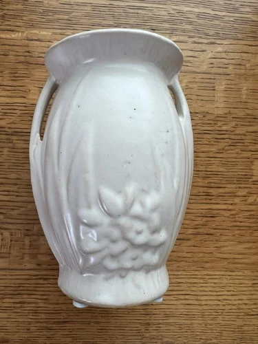 McCoy Pottery 6 Vase Flowers Matte White. Excellent Condition