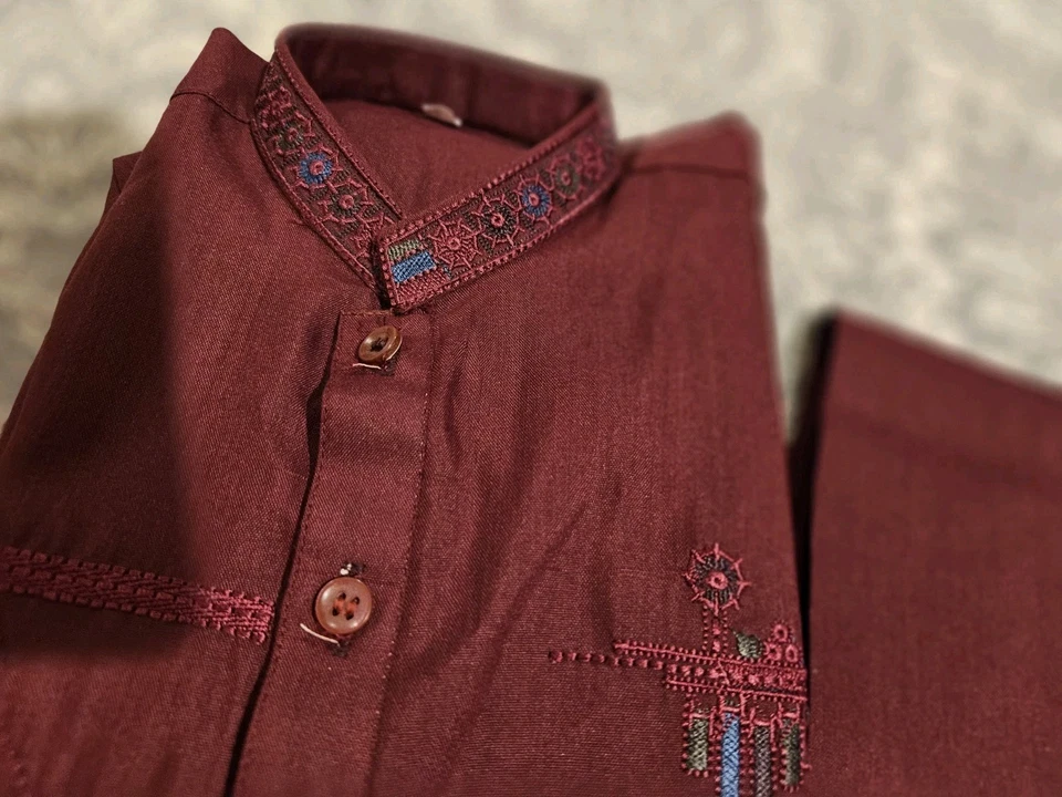 Conjunto Kurta bordado niño indio Pakistán no Junaid Jamshed 4 a 5 años  Foto 2 de 4