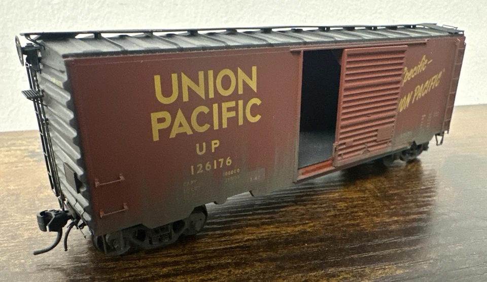 Kadee Cars HO RTR #5203 40’ PS-1 Boxcar - Union Pacific #126176 Pro-Weathered! - Image 3 of 4