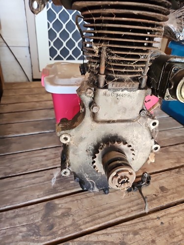 velocette 350 mac Engine - Picture 16 of 20