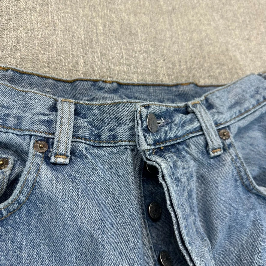 Vintage Gap 1969 Jeans Mens 32x33 Blue Loose Straight Light Wash Denim Made USA - Image 3 of 4