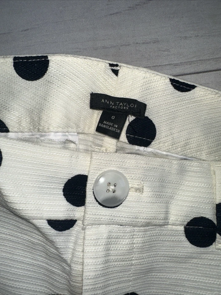 Pantalones cortos a lunares Ann Taylor Mud Rise Foto 3 de 3