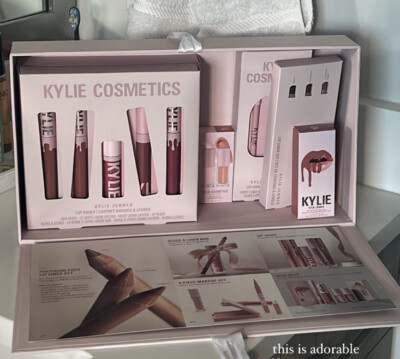 Kylie コスメセット Kylie By Kylie Jenner LED Travel Mirror Lipstick Cosmic EDP