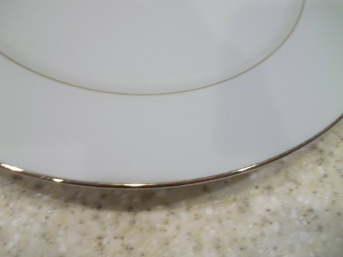 2 Dinner Plates Tiffany 10 1/4" White Gold Trim - Picture 2 of 3