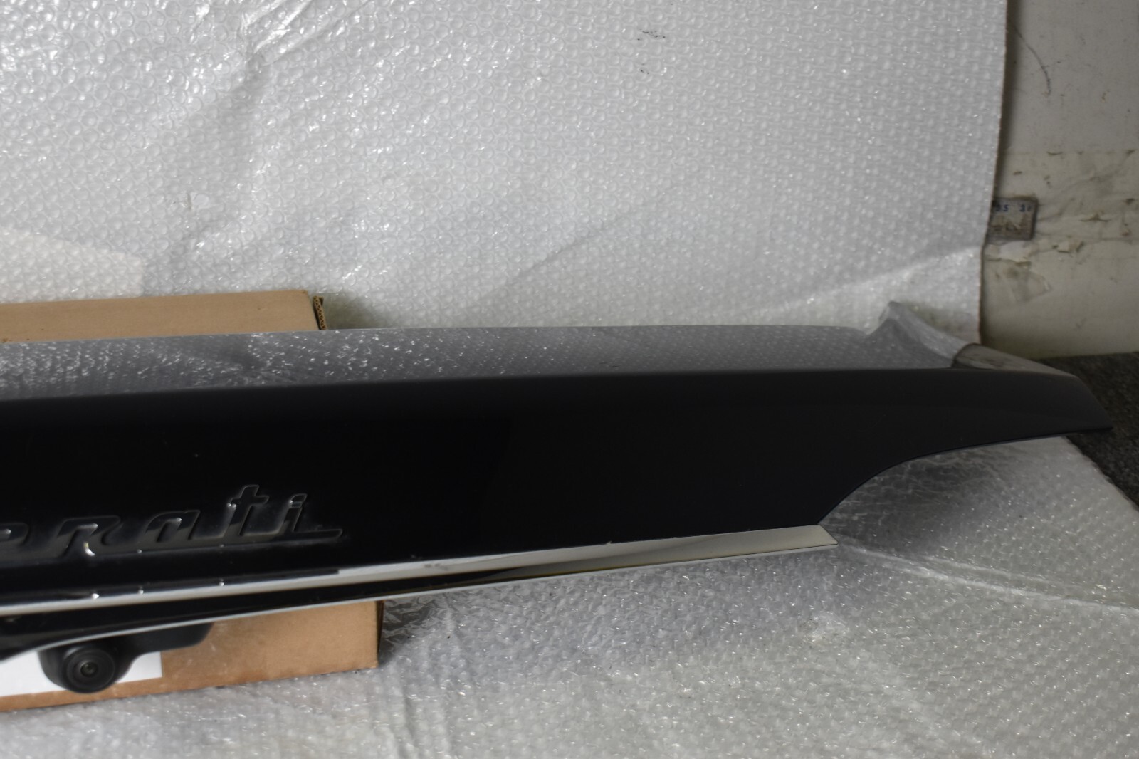 MASERATI LEVANTE REAR TAILGATE PANEL 2017-2020 OEM 670042733