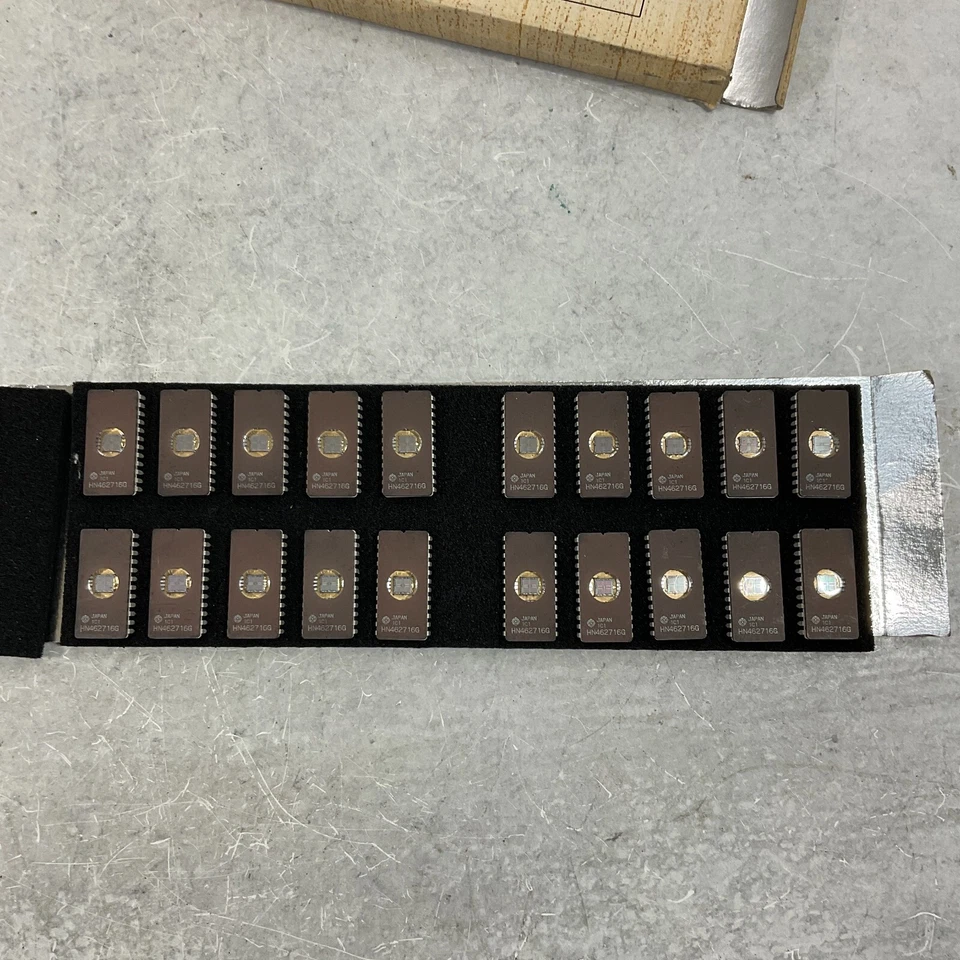 Lot of 23 Hitachi Semiconductor HN462716G 24 Pin 1B3 8 Bit Rom Chips Japan - Image 3 of 4