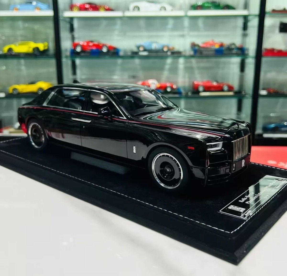 Rolls-Royce Phantom Extended Wheelbase (Gloss Black) [H&H] 1:18