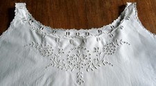 Chemise femme ancienne entièrement fait main coton blanc brodé broderie anglaise
