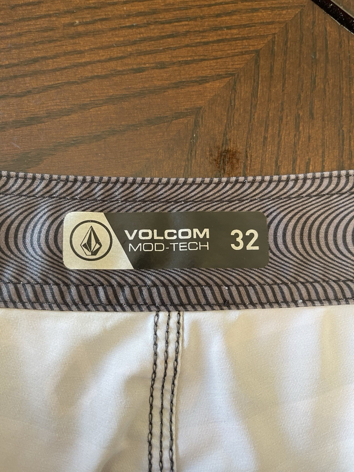 Volcom multicolored, surf-inspired, quick-dry, dr… - image 4