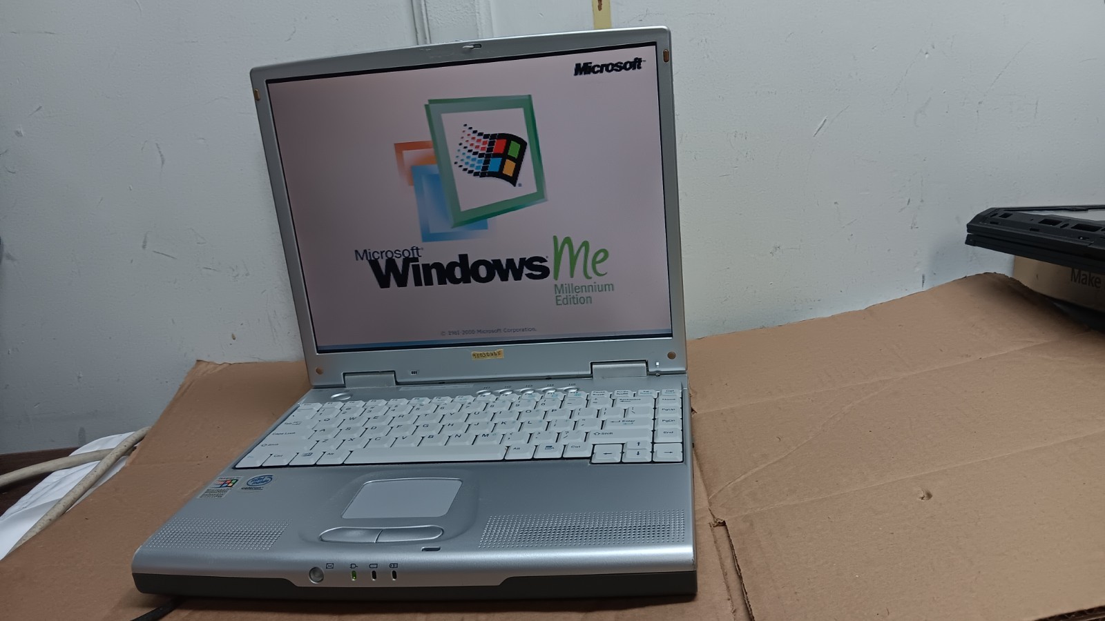 Vintage Maxnote MAX Tech -N8120 Laptop Windows ME Millennium Operating System