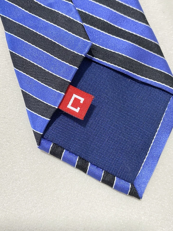 Gravata masculina de seda listrada azul Chaps M na China 🇨🇳 Ex Con - Imagem 3 de 4