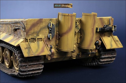 Novedad de feria 2024 / Pz.Kpfw.VI Ausf.E Tiger I + 6 tarjetas de batalla + paño de aviador - Imagen 6 de 24