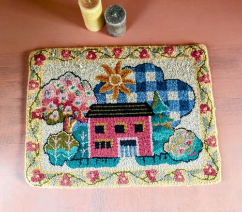 Vintage Handmade Hooked Rug WOOL Cottage House Shabby OOAK 26 X 20 Charming (HH) - Picture 1 of 7