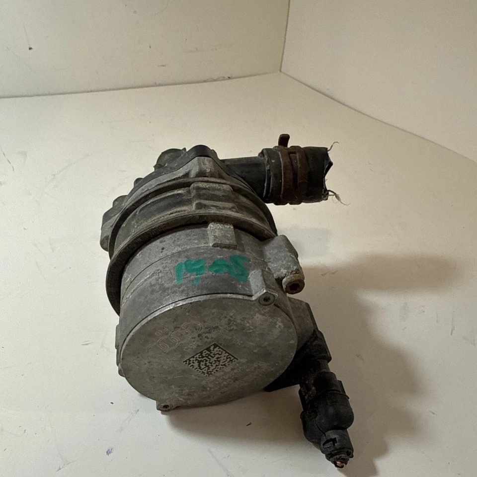 AUDI Q5 2015 bomba de agua auxiliar 8K0965567A OEM Foto 2 de 4