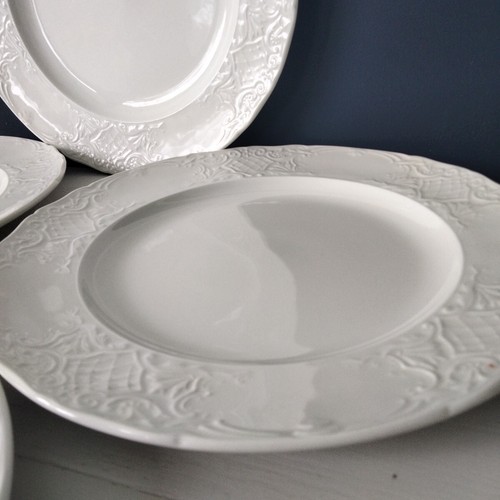Johnson Brothers Richmond White Lace Dinner Plates x 4 England EXC - Picture 7 of 11