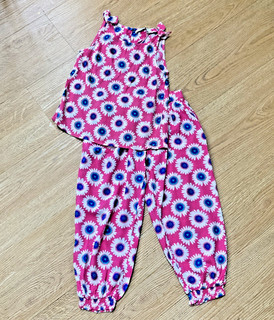 Girl’s 2 Piece Playsuit M&S Age 4 5 light material Excellent Condition