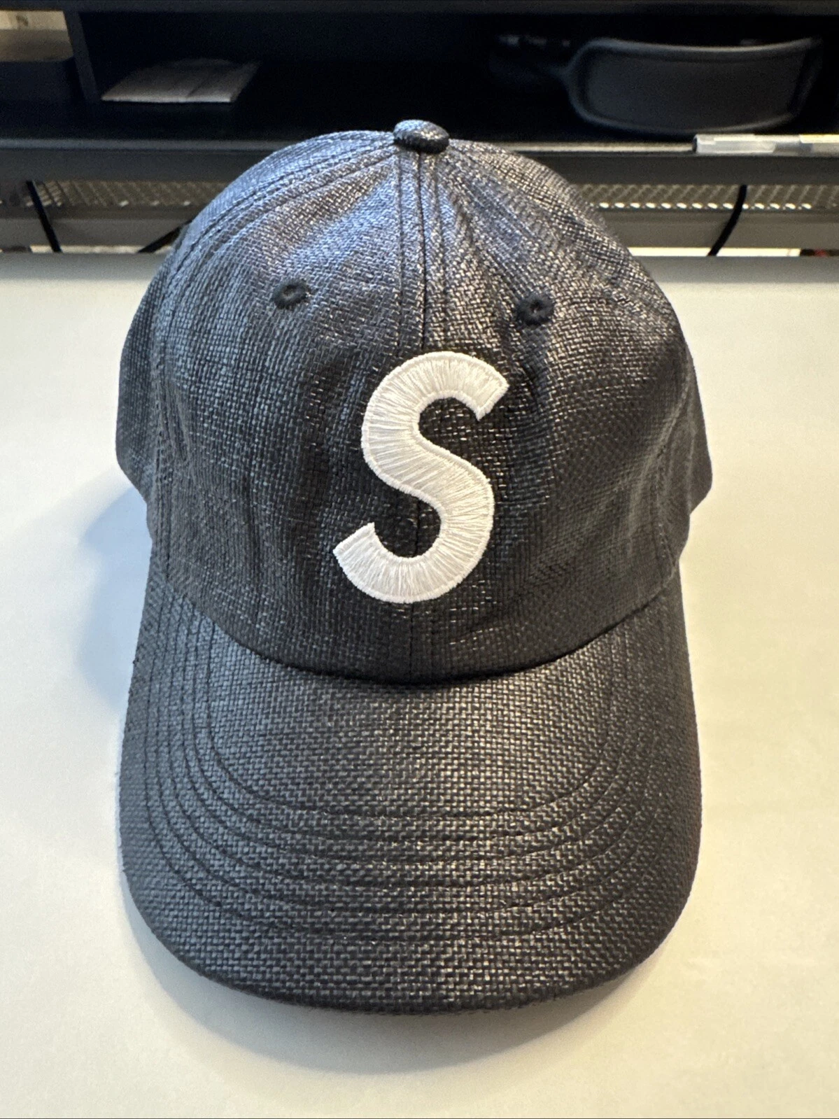 Logo Supreme Raphia S 6 panneaux noir