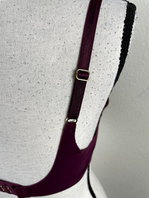 Victorias Secret Bra Womens 32B Red Push Up Gold Hardware Logo Center V Staple