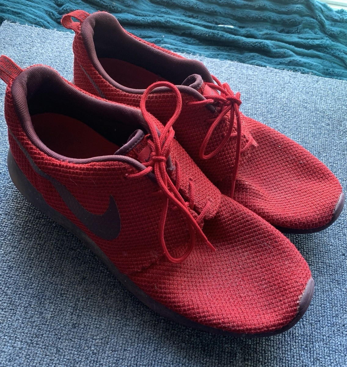 red roshe run mens